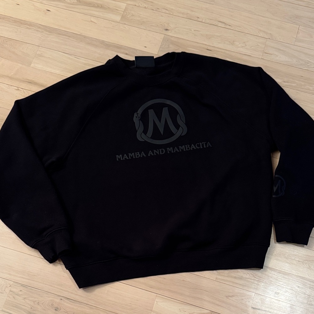 The "Blackout" Matte Logo Sweatshirt Mamba & Mambacita Sports Foundation Size M